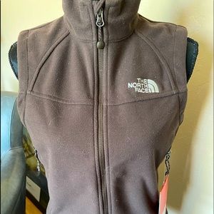 NEW North Face Womens vest. Size small/petite dark brown vest.